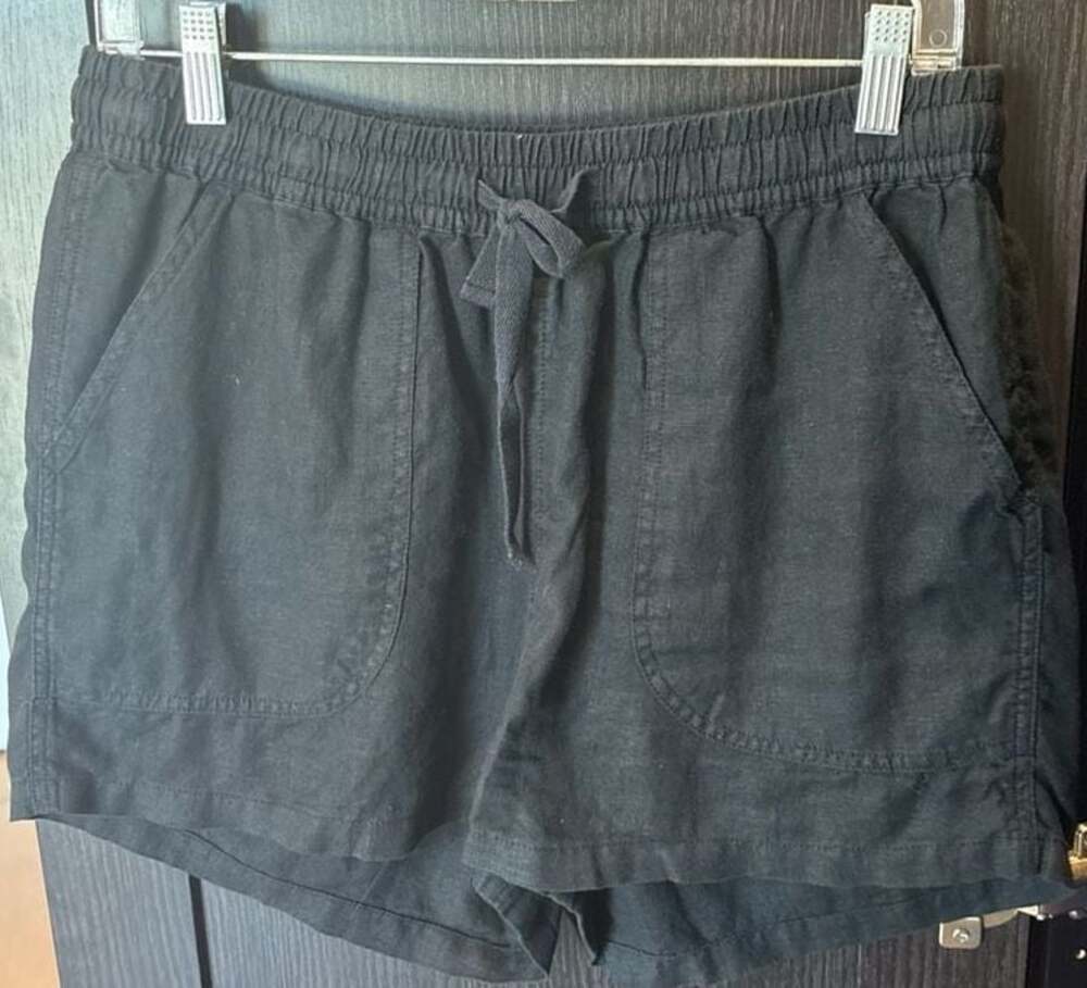 Quince 100% European Linen Pull-On Shorts in Black, Size Medium
